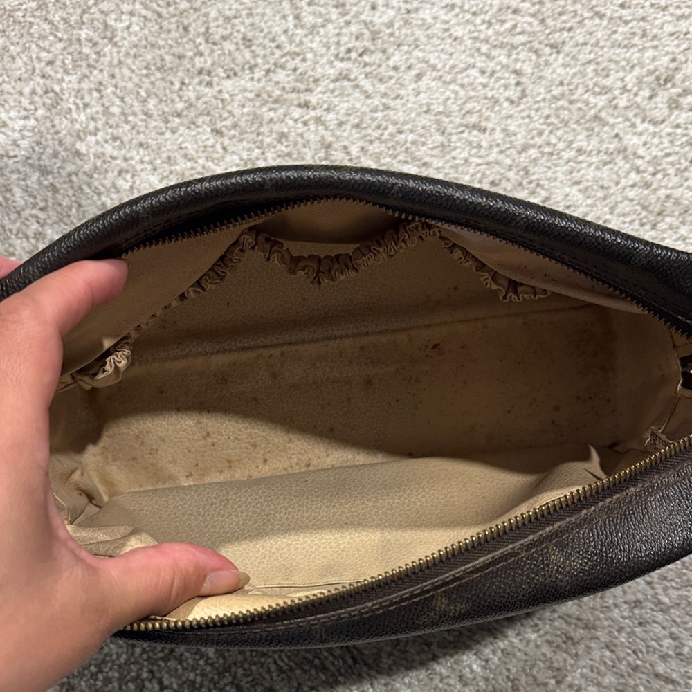 Louis Vuitton Monogram Toiletry 28 Pouch - Picture 9 of 11